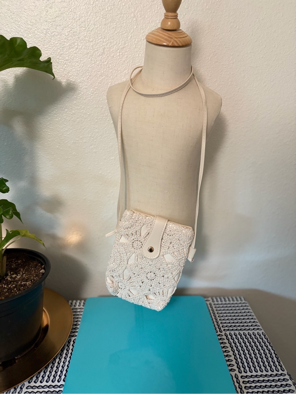Women’s Cream Crochet Crossbody Phone Bag. Wristlet